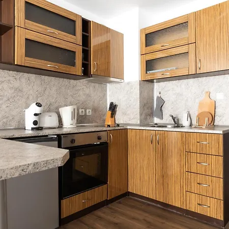 Large One Bedroom With Terrace Next To The Lift