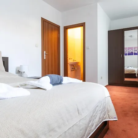 Large One Bedroom With Terrace Next To The Lift Apartament Bansko