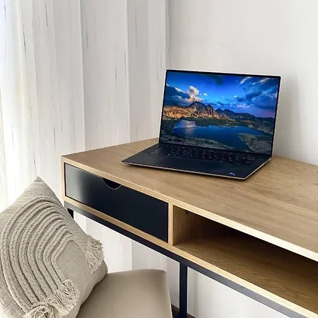 Large One Bedroom With Terrace Next To The Lift Appartamento