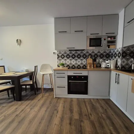 Large One Bedroom With Terrace Next To The Lift *