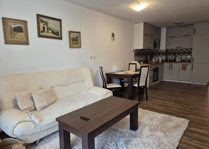 Large One Bedroom With Terrace Next To The Lift Банско